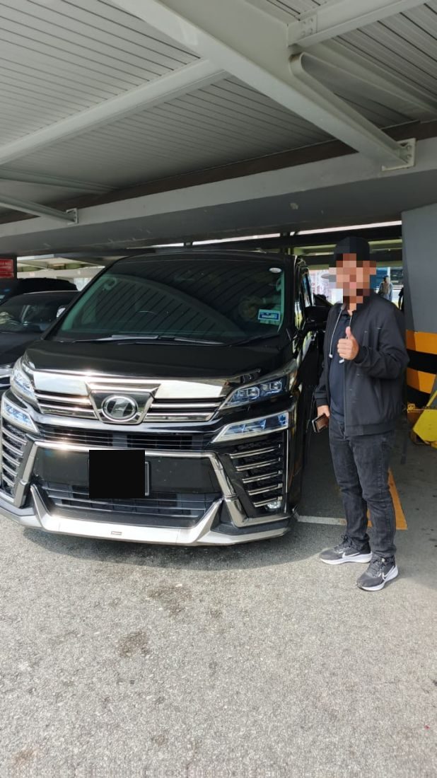 Customer collecting the Vellfire at an airport car park